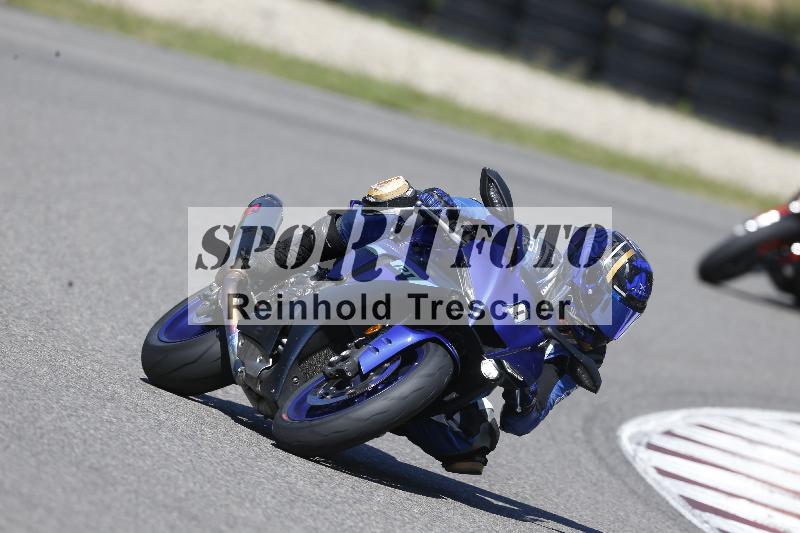 Archiv-2025/48 25.08.2025 Cornu Master School ADR/blau-bleu/0-4